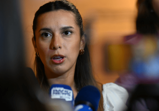 Agostina Páez vuelve al país tras ser autorizada por la Justicia&nbsp;brasileña